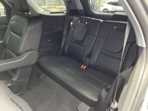 Used 2023 Ford Explorer XLT w/ Equipment Group 202A AWD/4WD image 14