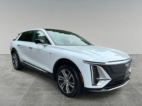 New 2026 Cadillac Lyriq Sport w/ LPO, Floor Liner Package AWD/4WD image 7