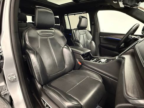 Used 2022 Jeep Grand Cherokee L Overland w/ Advanced Protech Group III image 21