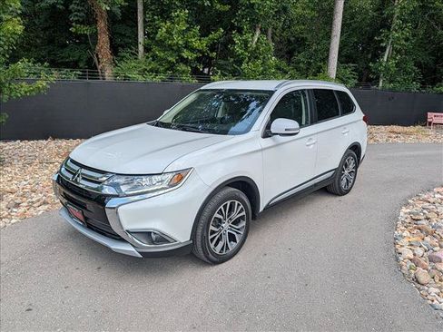 Used 2017 Mitsubishi Outlander SEL FWD image 1