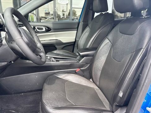 Used 2023 Jeep Compass Limited AWD/4WD image 3