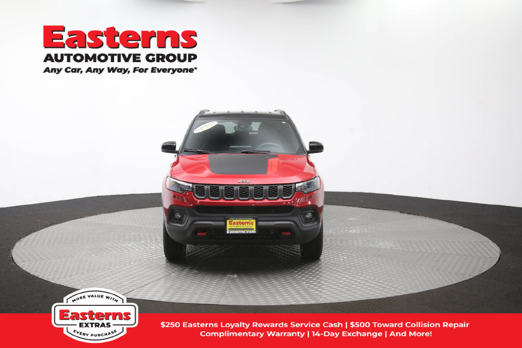 Used 2025 Jeep Compass Trailhawk AWD/4WD image 54