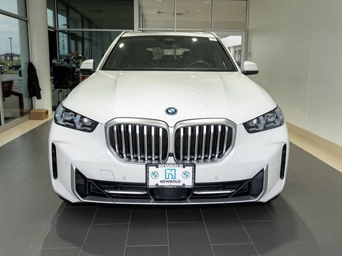Used 2024 BMW X5 xDrive50e AWD/4WD image 11