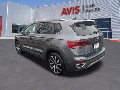 Used 2024 Volkswagen Taos SE image 9