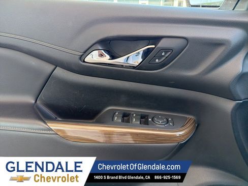 Used 2023 GMC Acadia SLE image 16