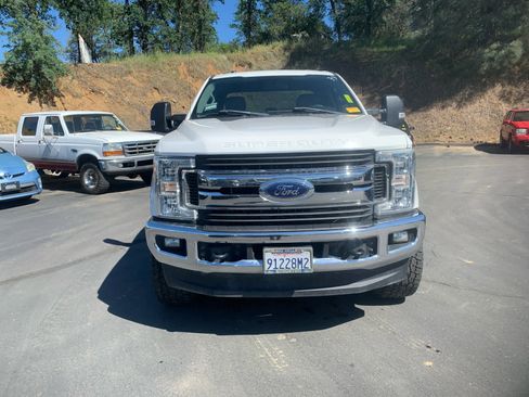 Used 2018 Ford F250 XLT w/ XLT Value Package image 2