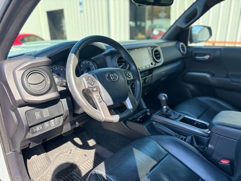 Used 2020 Toyota Tacoma TRD Sport w/ TRD Premium Sport Package image 9