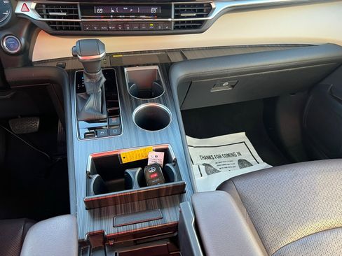 Used 2021 Toyota Sienna Platinum image 37