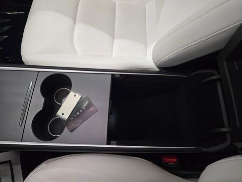 Used 2021 Tesla Model Y Long Range AWD/4WD image 31