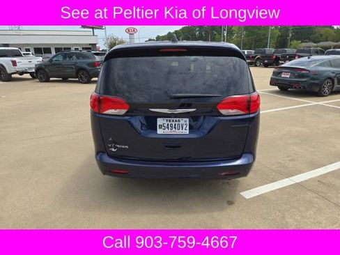 Used 2020 Chrysler Voyager L FWD image 4
