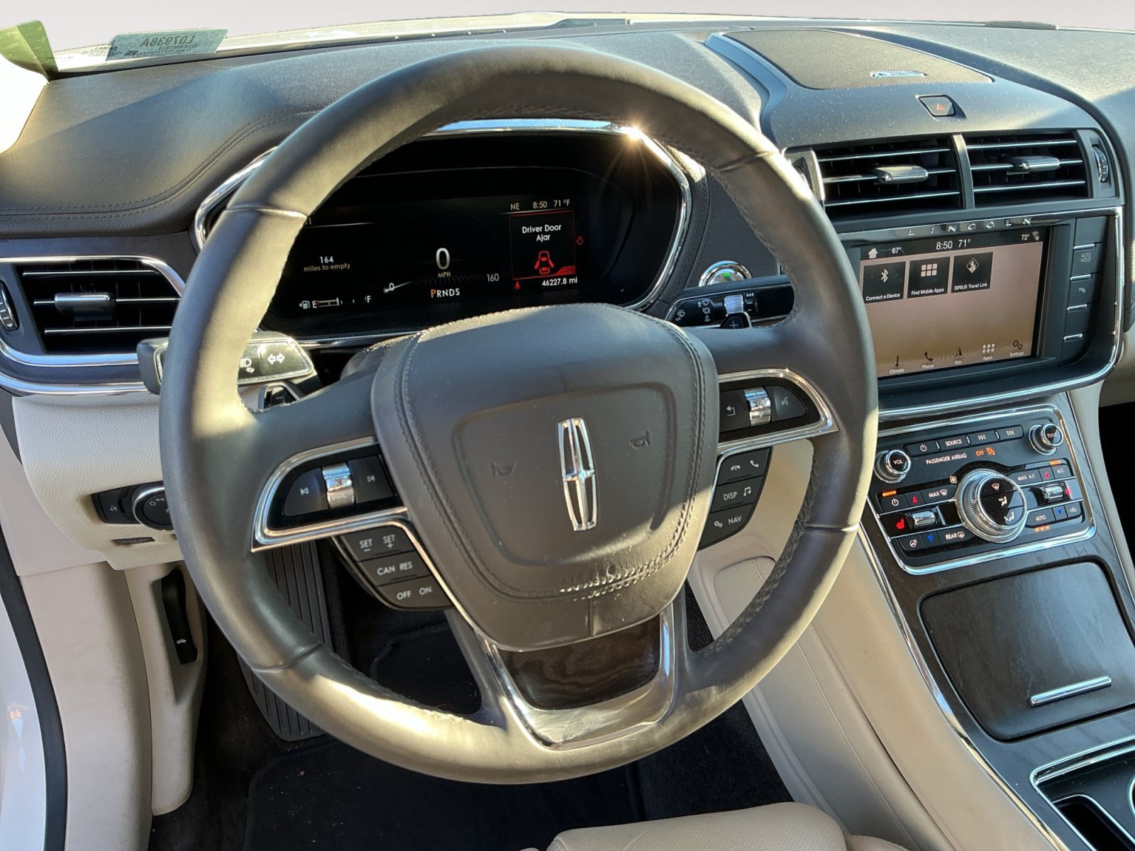 Used 2017 Lincoln Continental Select w/ Climate Package FWD image 12