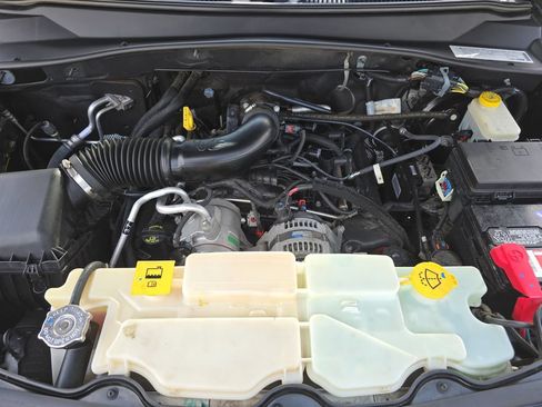 Used 2010 Jeep Liberty Sport RWD image 29