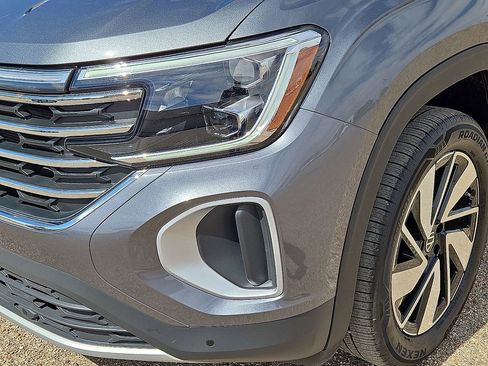 Used 2025 Volkswagen Atlas SE image 9