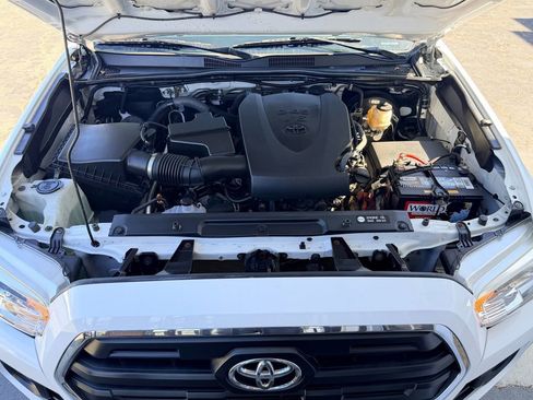 Used 2017 Toyota Tacoma SR5 AWD/4WD image 37
