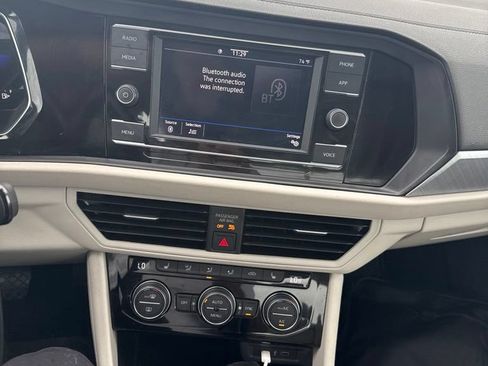 Used 2023 Volkswagen Jetta SE w/ Panoramic Sunroof Package FWD image 21