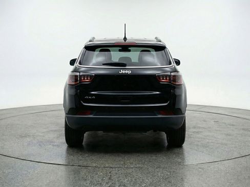 Used 2025 Jeep Compass Latitude AWD/4WD image 7