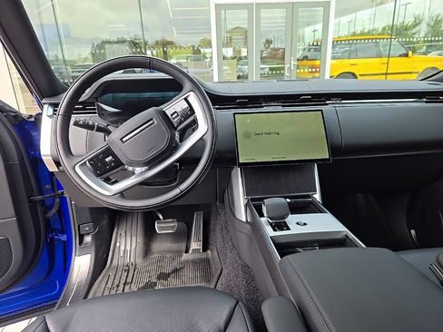 Used 2025 Land Rover Range Rover SE AWD/4WD image 14