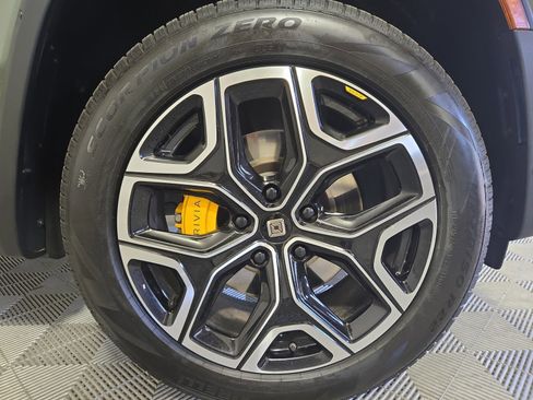 Used 2023 Rivian R1S Launch Edition image 11