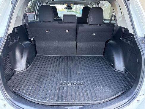 Used 2018 Toyota RAV4 XLE w/ All Weather Liner Package FWD image 26