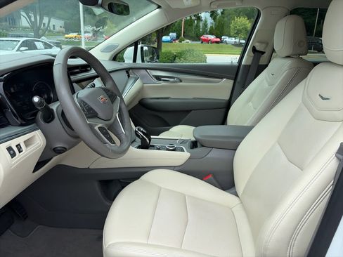 Used 2022 Cadillac XT5 Premium Luxury AWD/4WD image 11