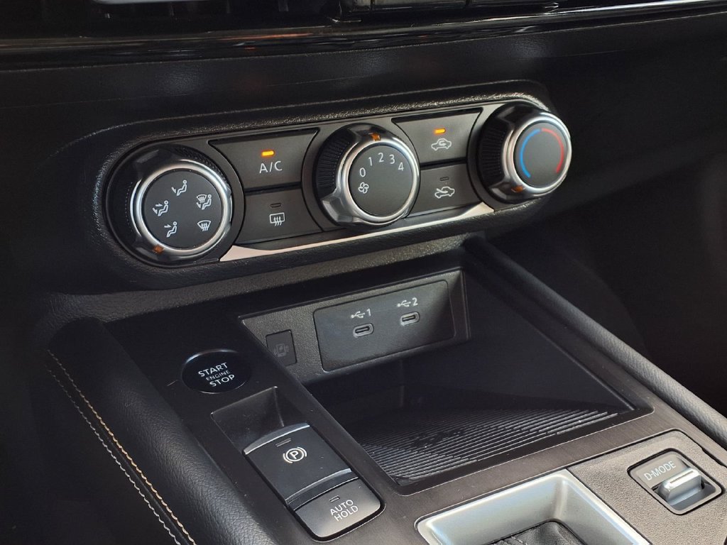 Used 2025 Nissan Kicks SV AWD/4WD image 17