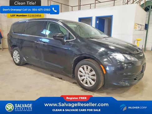 Used 2020 Chrysler Voyager L FWD image 5