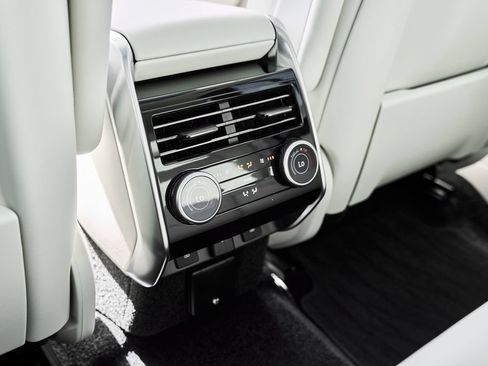 Used 2025 Land Rover Range Rover SE AWD/4WD image 47