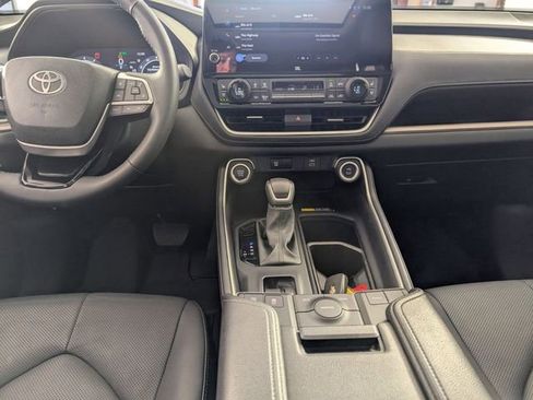 Used 2025 Toyota Grand Highlander FWD image 25