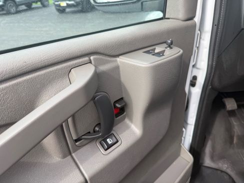 Used 2022 GMC Savana 2500 w/ Driver Convenience Package RWD image 12