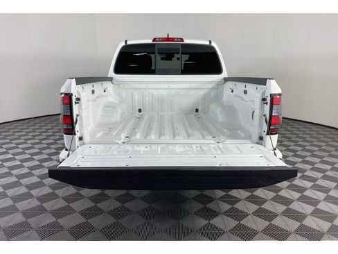 Used 2022 Nissan Frontier SV image 16