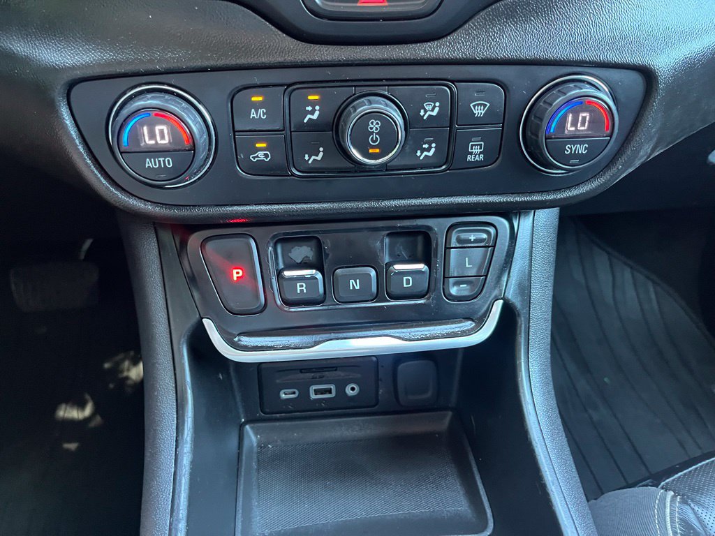 Used 2019 GMC Terrain Denali w/ Driver Alert Package II FWD image 34