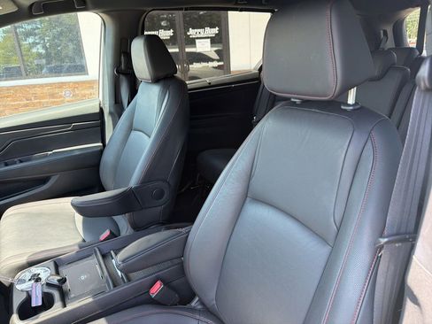 Used 2025 Honda Odyssey Sport-L image 3