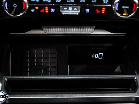 Used 2025 Ford F250 Platinum image 25