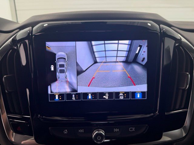 Used 2023 Chevrolet Traverse RS AWD/4WD image 17