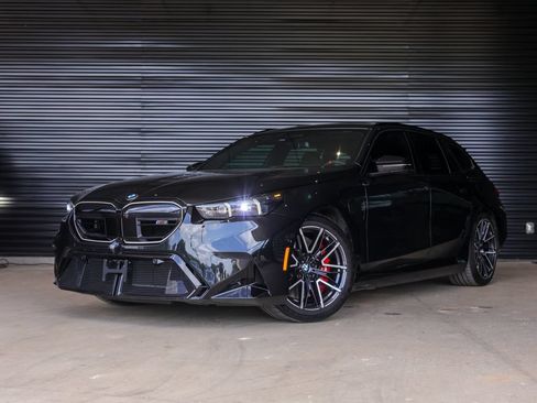 Used 2026 BMW M5 Touring AWD/4WD image 1