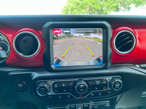 Used 2020 Jeep Gladiator Rubicon AWD/4WD image 23