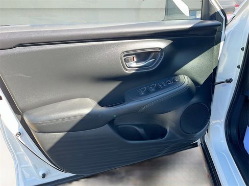 Used 2024 Honda HR-V LX image 18