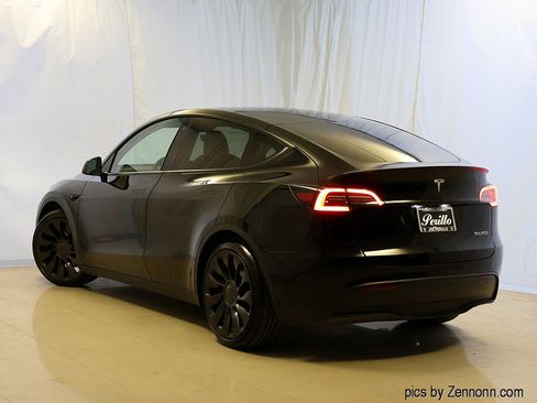 Used 2021 Tesla Model Y Performance image 9