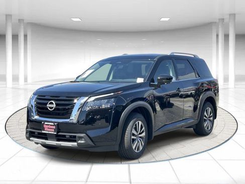 Certified 2025 Nissan Pathfinder SL FWD image 1