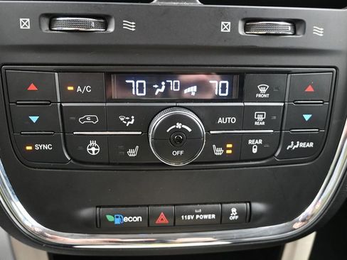 Used 2013 Chrysler Town & Country Touring-L w/ Driver Convenience Group FWD image 20