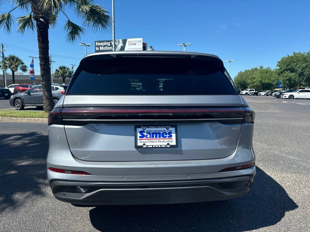 Certified 2024 Lincoln Nautilus Premier w/ Jet Appearance Package AWD/4WD image 4
