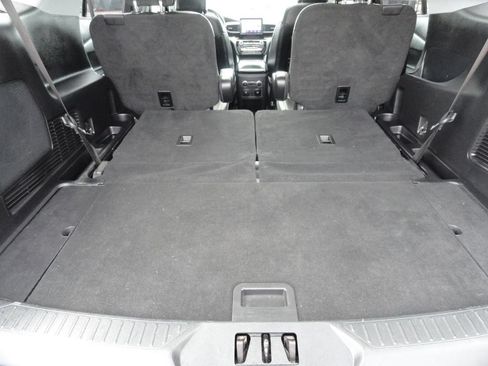Used 2021 Ford Explorer Limited w/ Equipment Group 301A RWD image 18