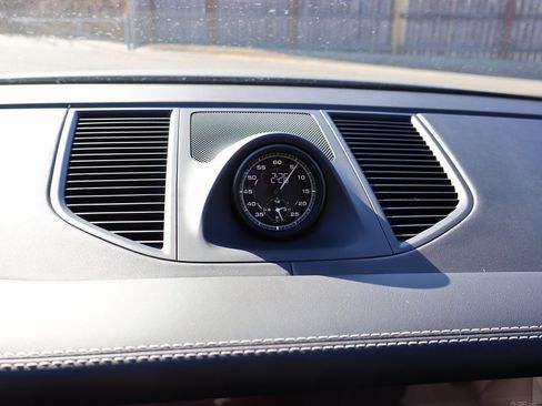 New 2026 Porsche Macan image 23