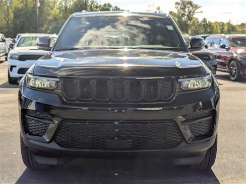 New 2025 Jeep Grand Cherokee Altitude image 3