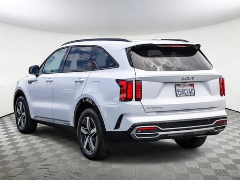 Certified 2023 Kia Sorento S w/ Panoramic Sunroof Package FWD image 6