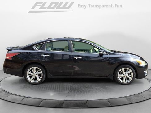 Used 2015 Nissan Altima 2.5 SV w/ Convenience Package image 9
