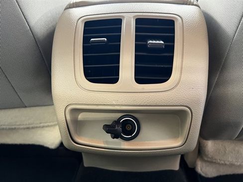 Used 2015 Ford Taurus SE image 24