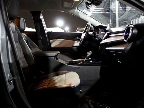 Used 2025 Chevrolet Trax LT w/ LT Convenience Package image 21