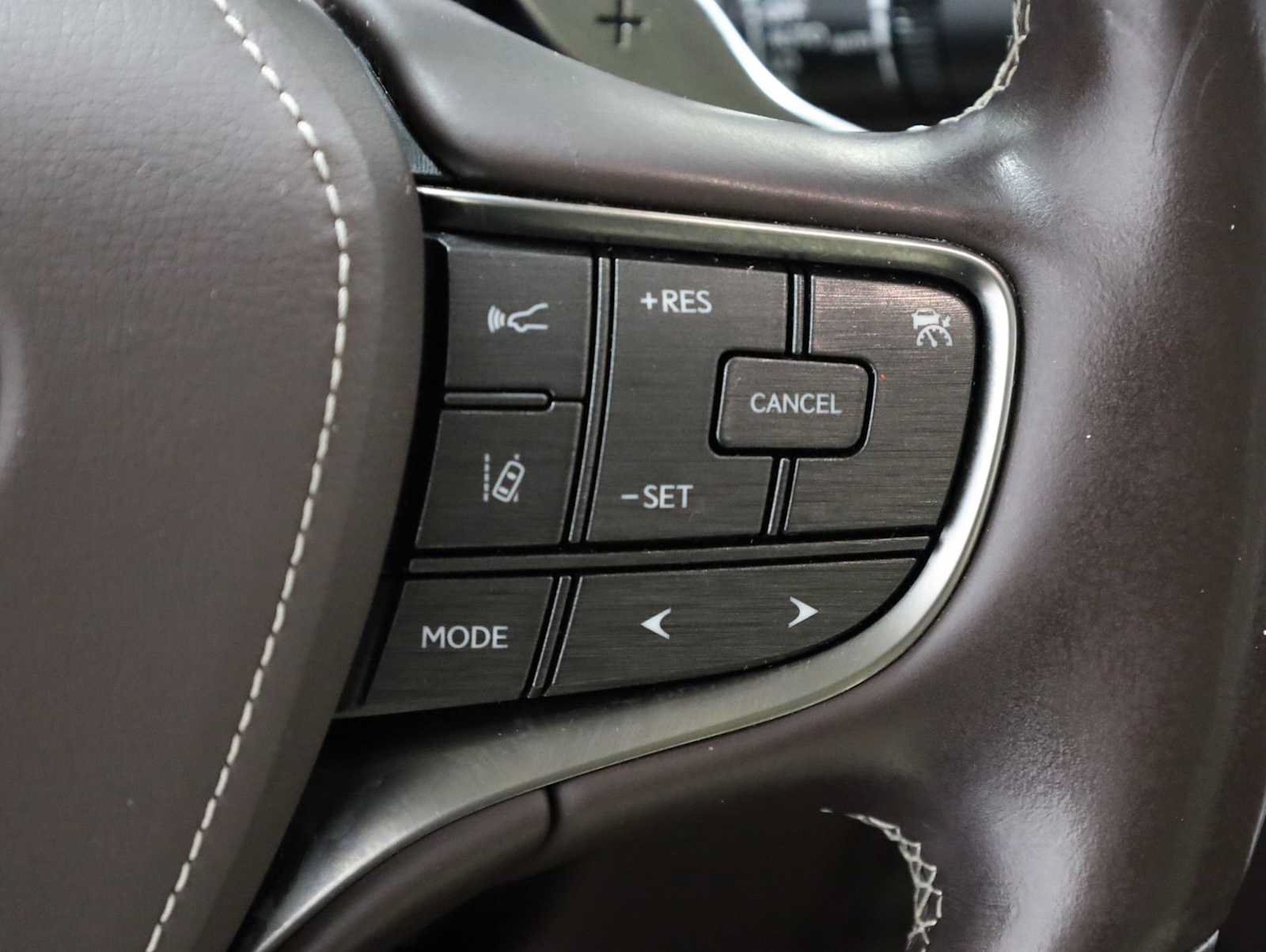 Used 2018 Lexus LS 500 w/ Interior Upgrade Package RWD image 26