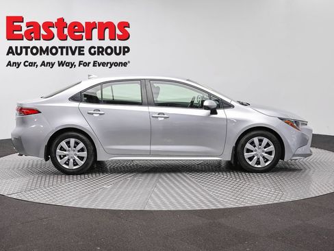 Used 2022 Toyota Corolla LE FWD image 4